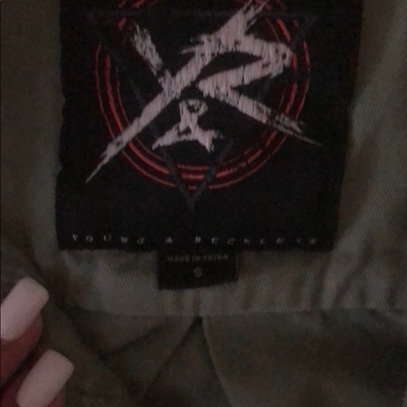 Green button down - Picture 2 of 4